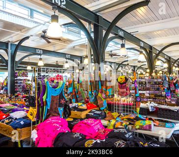 LA NOUVELLE-ORLÉANS, Etats-Unis - 15 JUILLET 2013 : le marché français de Decatur Street est une attraction touristique populaire dans le quartier français de la Nouvelle-Orléans, dans le Nord-est Banque D'Images