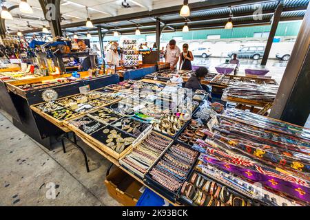 LA NOUVELLE-ORLÉANS, Etats-Unis - 15 JUILLET 2013 : le marché français de Decatur Street est une attraction touristique populaire dans le quartier français de la Nouvelle-Orléans, dans le Nord-est Banque D'Images