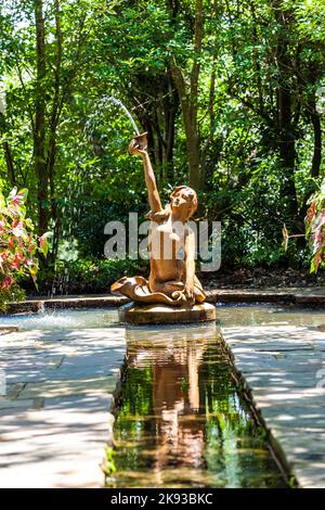 THEODORE, Etats-Unis - 18 JUILLET 2013 : visitez les jardins de Bellingraths avec la fonderie d'eau de Theodore, Etats-Unis. Le jardin a été construit en 1917 par Walter Bellingrath. Banque D'Images