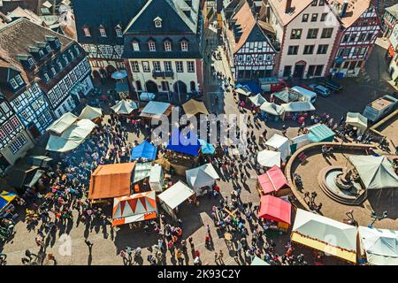 GELNHAUSEN, ALLEMAGNE - MARS 9. 2014: Les gens apprécient le festival Barbarossamarkt 24th à Gelnhausen, Allemagne. L'événement annuel dure 4 jours et prend p Banque D'Images