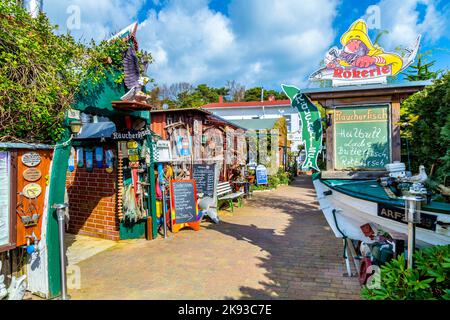 ZEMPIN, ALLEMAGNE - 13 AVRIL 2014 : restaurants de poissons typiques de Zempin, Allemagne. Ils offrent du poisson frais tous les jours mais aussi du poisson fume. Banque D'Images