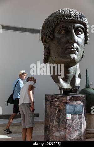 Rome, Italie. 17th septembre 2022. Tête colossale de Constantine, cinq fois plus grande que la taille de la vie, vers 4th siècle après J.-C., Musées Capitoline. (Image de crédit : © Mark Avery/ZUMA Press Wire) Banque D'Images