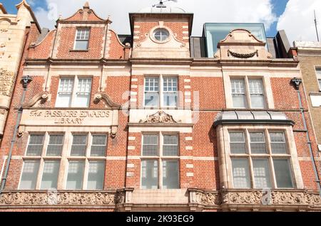 The Passmore Edwards Library, Whitechapel High Street, Londres, Royaume-Uni Banque D'Images