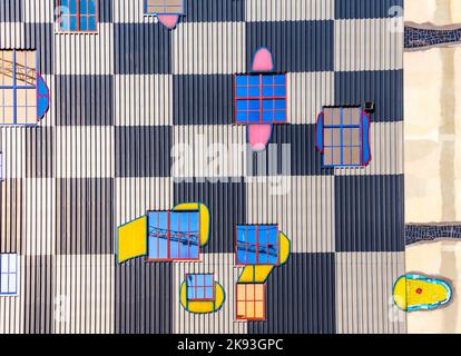 VIENNE, AUTRICHE - avril 24, 2015: L'usine de chauffage de District à Vienne, Autriche. Conçu par le célèbre artiste et architecte autrichien Friedensreich Hun Banque D'Images