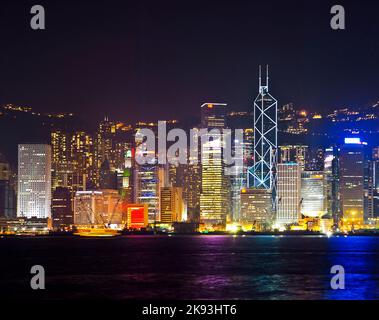 VICTORIA, HONG KONG - 9 JANVIER 2010 : spectacle laser de nuit à Victoria, Hong Kong. A Symphony of Lights est le spectacle de lumière et de son spectaculaire du Victoria H. Banque D'Images