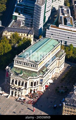 FRANCFORT, ALLEMAGNE - OCT 1 : antenne de l'Opéra célèbre de Francfort, l'Alte Oper sur 1 octobre, 2010 à Francfort, allemagne. L'hôtel alte oper était rebuil Banque D'Images