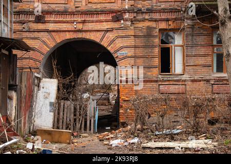 ancienne maison abandonnée dans le centre-ville de dnipro Banque D'Images