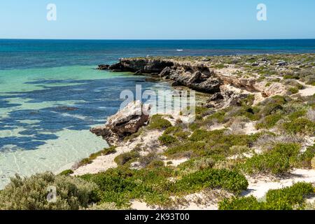 Rocky Headland à Turtle Bay, East Wallabi, Houtman Abrolhos Islands, WA, Australie Banque D'Images