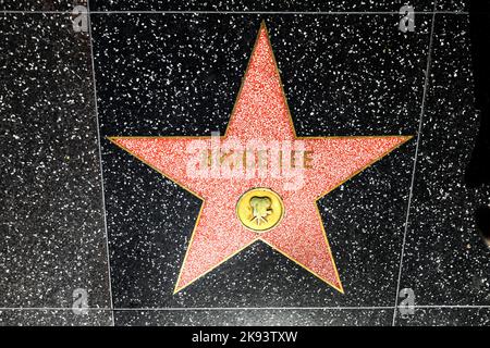 HOLLYWOOD - 26 JUIN : l'étoile Bruce Lees sur le Hollywood Walk of Fame sur 26 juin 2012 à Hollywood, Californie. Cette étoile est située sur Hollywood Blvd. Et Banque D'Images