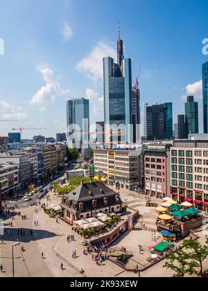 Francfort, Allemagne - 8 juin 2013 : antenne du zeil et de la Hauptwache à Francfort, Allemagne. Depuis le 19th siècle, il est du plus célèbre et bu Banque D'Images