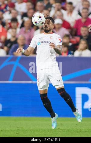 Séville, Espagne - 25 octobre 2022, Alex Telles du FC de Séville pendant la Ligue des champions de l'UEFA, match de football du Groupe G entre le FC de Séville et le FC de Copenhague sur 25 octobre 2022 à l'Estadio Ramon Sanchez Pizjuan à Séville, Espagne - photo: Joaquin Corchero/DPPI/LiveMedia Banque D'Images