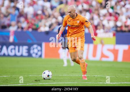 Séville, Espagne - 25 octobre 2022, Marko Dmitrovic du FC Séville pendant la Ligue des champions de l'UEFA, match de football du Groupe G entre le FC Séville et le FC Copenhague sur 25 octobre 2022 à l'Estadio Ramon Sanchez Pizjuan à Séville, Espagne - photo: Joaquin Corchero/DPPI/LiveMedia Banque D'Images