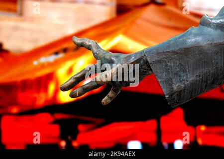 Détails de la main de la statue de Franz Liszt par Marton László 1986, photographiée à Liszt Ferenc tér, Terézváros, Budapest, Hongrie Banque D'Images