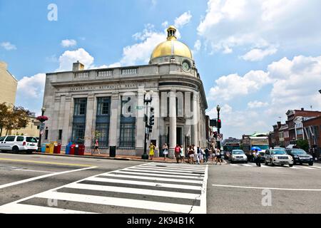 WASHINGTON, DC -JUILLET 15: Les gens magasinent sur 15 juillet,2010 à Washington DC, Etats-Unis. L'avenue du Wisconsin à Georgetown s'appelait High Street avant le Banque D'Images