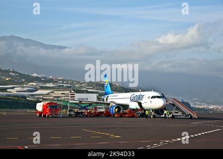 Gran Canaria, Espagne - 4 janvier 2011: Le vol Condor fait escale à l'aéroport de Gran Canaria, Espagne. Près de 2 millions de passagers utilisent l'a Banque D'Images