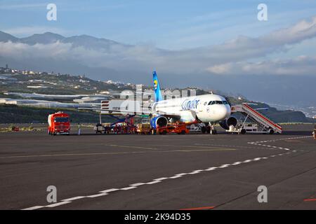 GRAN CANARIA, ESPAGNE - JANVIER 4 : le vol Condor fait escale à l'aéroport le 4 ,2010 janvier à Gran Canaria, Espagne. Près de 2 millions de passages Banque D'Images