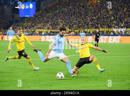 Dortmund/Allemagne. 25 octobre 2022, de gauche à droite Thorgue HAZARD (DO), Ilkay GUENDOGAN (Gundogan)(ManCity), Nico SCHLOTTERBECK (DO) action, duels, Ligue des champions de football, premier match de 5th, Borussia Dortmund (DO) - Manchester City (ManCity) 0:0, on 25 octobre 2022 à Dortmund/Allemagne. Banque D'Images