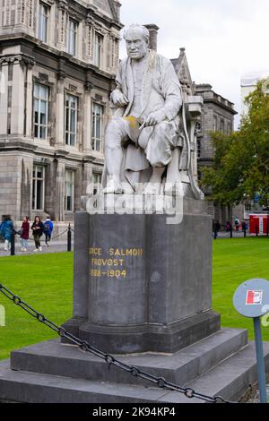 Irlande Eire Dublin Trinity College University statue George Salmon 1819 - 1904 Provost Président 1888 - 1904 mathématicien théologien anglican Banque D'Images