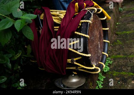 Chenda, instrument de musique traditionnel utilisé pour les fêtes du temple de Kerala Banque D'Images