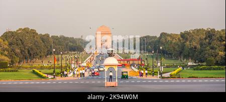 DELHI, INDE - NOVEMBRE 16 : vue sur le boulevard Rajpath à la porte d'entrée de l'Inde le 16,2012 NOVEMBRE à Delhi, Inde. (Rajpath est le boulevard cérémonial à New Delhi. Par Banque D'Images