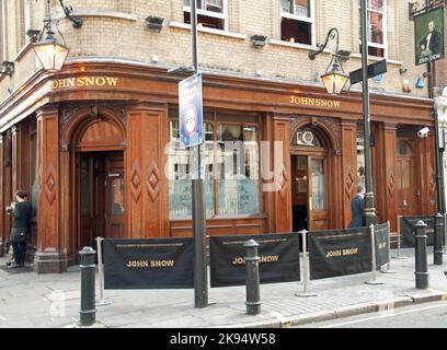 John Snow Pub, en l'honneur du Dr John Snow, le célèbre anesthésiste et épidémiologiste qui vivait près d'ici à Soho, Londres, Royaume-Uni - Banque D'Images