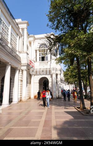 DELHI, INDE - NOVEMBRE 16 : Connaught place est l'un des plus grands centres financiers, commerciaux et d'affaires le 16,2012 novembre à Delhi, Inde. Nommé d'après TH Banque D'Images