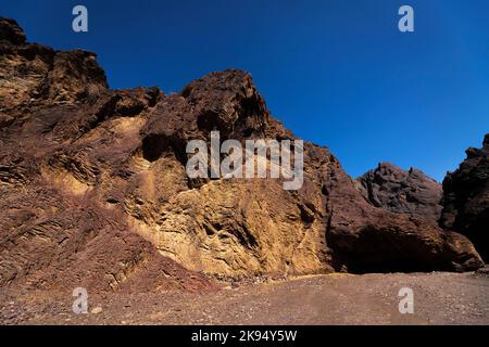 D'énormes roches fossiles et des montagnes créées naturellement par les Émirats arabes Unis Banque D'Images