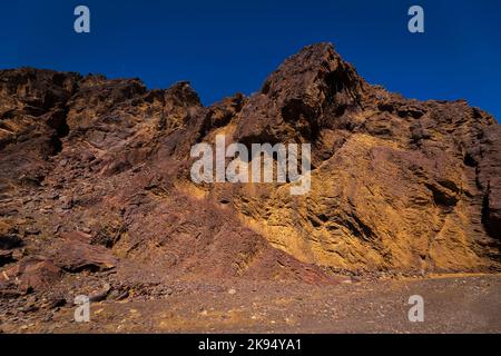 D'énormes roches fossiles et des montagnes créées naturellement par les Émirats arabes Unis Banque D'Images
