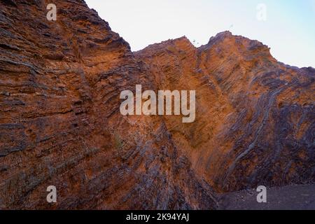 D'énormes roches fossiles et des montagnes créées naturellement par les Émirats arabes Unis Banque D'Images