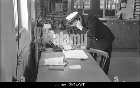 Chemins de fer d'État, SJ Security Service. Entraînez-vous plus clairement avec la tâche de surveiller les mouvements du train. Banque D'Images