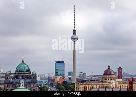 Paysage urbain avec cathédrale de Berlin, tour de télévision et Forum Humboldt, Allemagne, Berlin Banque D'Images