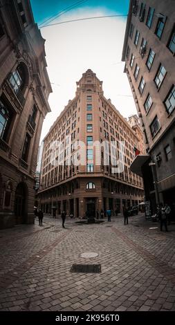 La rue Barrio la Bolsa à Santiago, Chili, verticale, grand angle Banque D'Images