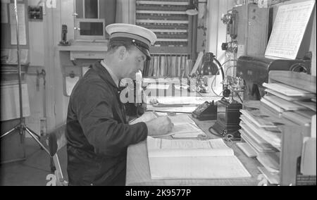 Chemins de fer d'État, SJ Security Service. Entraînez-vous plus clairement avec la tâche de surveiller les mouvements du train. Banque D'Images