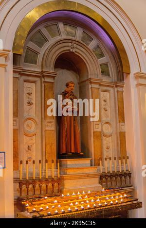 Irlande Dublin Clarendon Street l'église carmélite de St Theresa a fondé 1792 masse en direct dans le monde entier Temple de St Anthony de Padoue et Infant Banque D'Images