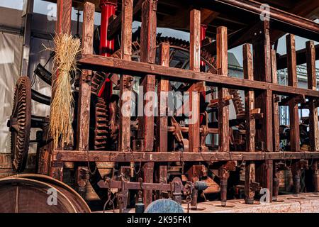 Vieux moulin à riz, ancienne machine en bois d'un riz décortiqué Banque D'Images