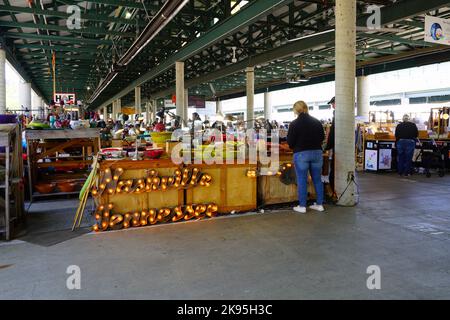 NASHVILLE, TN -31 MARS 2022 - vue sur le marché agricole de Nashville situé à Nashville, Tennessee. Banque D'Images