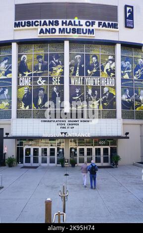 NASHVILLE, TN -31 MARS 2022 - vue sur le Musicians Hall of Fame and Museum situé à Nashville, Tennessee. Banque D'Images