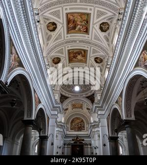 Italie, Sicile, Erice. Chiesa di San Martino. Une église blanche et lumineuse. Banque D'Images