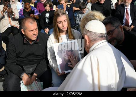 Vatican, Vatican. 26th octobre 2022. Italie, Rome, Vatican, 22/10/26 le pape François lors de son audience générale hebdomadaire sur la place Saint-Pierre au Vatican Photographie par Vatican Media/Catholic Press photo. LIMITÉ À L'USAGE ÉDITORIAL - PAS DE MARKETING - PAS DE CAMPAGNES PUBLICITAIRES crédit: Agence de photo indépendante/Alamy Live News Banque D'Images