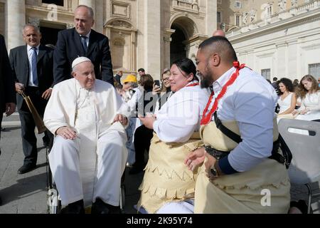 Vatican, Vatican. 26th octobre 2022. Italie, Rome, Vatican, 22/10/26 le pape François lors de son audience générale hebdomadaire sur la place Saint-Pierre au Vatican Photographie par Vatican Media/Catholic Press photo. LIMITÉ À L'USAGE ÉDITORIAL - PAS DE MARKETING - PAS DE CAMPAGNES PUBLICITAIRES crédit: Agence de photo indépendante/Alamy Live News Banque D'Images