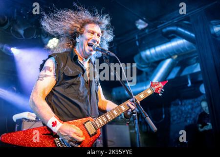 Oslo, Norvège. 24th, octobre 2022. Le groupe canadien de métaux lourds Anvil donne un concert à John Dee à Oslo. Ici, le chanteur et guitariste Steve Kudlow a.k.a. Lips est vu en direct sur scène. (Crédit photo: Gonzales photo - Terje Dokken). Banque D'Images