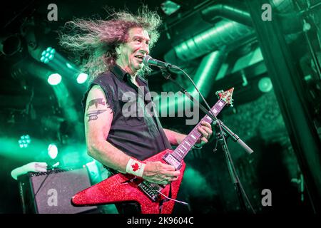 Oslo, Norvège. 24th, octobre 2022. Le groupe canadien de métaux lourds Anvil donne un concert à John Dee à Oslo. Ici, le chanteur et guitariste Steve Kudlow a.k.a. Lips est vu en direct sur scène. (Crédit photo: Gonzales photo - Terje Dokken). Banque D'Images