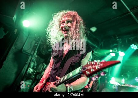 Oslo, Norvège. 24th, octobre 2022. Le groupe canadien de métaux lourds Anvil donne un concert à John Dee à Oslo. Ici, le chanteur et guitariste Steve Kudlow a.k.a. Lips est vu en direct sur scène. (Crédit photo: Gonzales photo - Terje Dokken). Banque D'Images