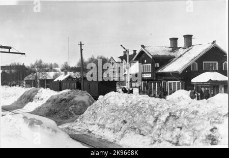 La gare d'Älvdalen a été construite en 1898. La station de 1 et demi-étage abrite des maisons en bois rond. La maison est conçue par l'architecte Ferdinand Boberg, inspiré par Anders Zorn. Le bâtiment a été rénové en 1939. Banque D'Images