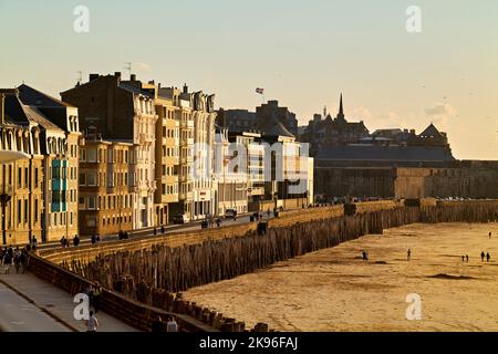 Saint-Malo Bretagne France. Grande plage du Sillon (plage de Sillon) Banque D'Images