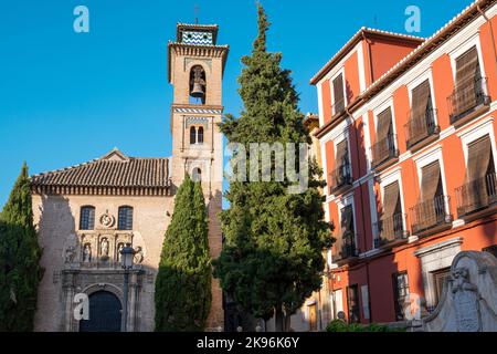 Iglesia parroquial de san Gil y santa Ana del siglo XVI y estilo mudéjar en Granada, España Banque D'Images