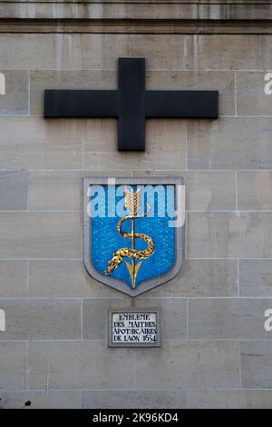 Emblème des Maitres Apothicaire de Laon 1634. La Cathédrale de Laon (Cathédrale notre-Dame de Laon) est une église catholique romaine située à Laon, Aisne, Haut Banque D'Images