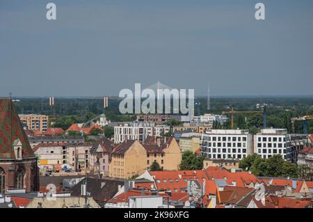 La vieille ville de Wroclaw, les toits de maisons de tentes et la place du marché par une belle journée d'été. Banque D'Images