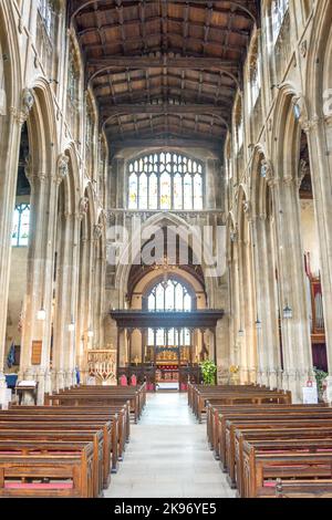 Nef intérieure de l'église Saint-Jean-Baptiste, place du marché, Cirencester, Gloucestershire, Angleterre, Royaume-Uni Banque D'Images