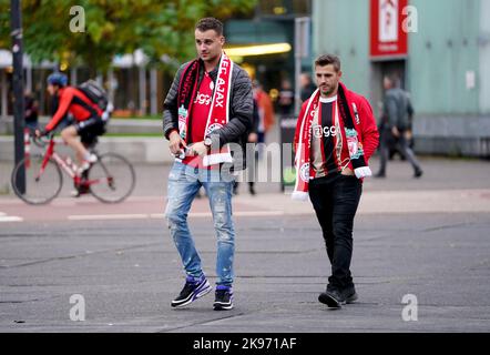 Les fans arrivent devant le groupe de la Ligue des champions de l'UEFA À l'arène Johan Cruyff d'Amsterdam, aux pays-Bas. Date de la photo: Mercredi 26 octobre 2022. Banque D'Images